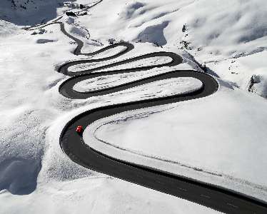 Route sinueuse montagne.jpg