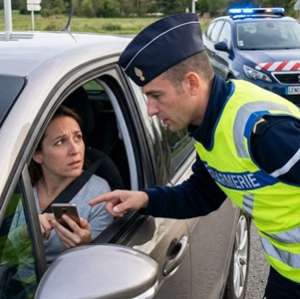 Contrôle de gendarmerie pour téléphone au volant _ Vignette.jpg