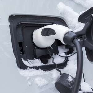 10 astuces pour améliorer l’autonomie de votre voiture électrique en hiver ! 